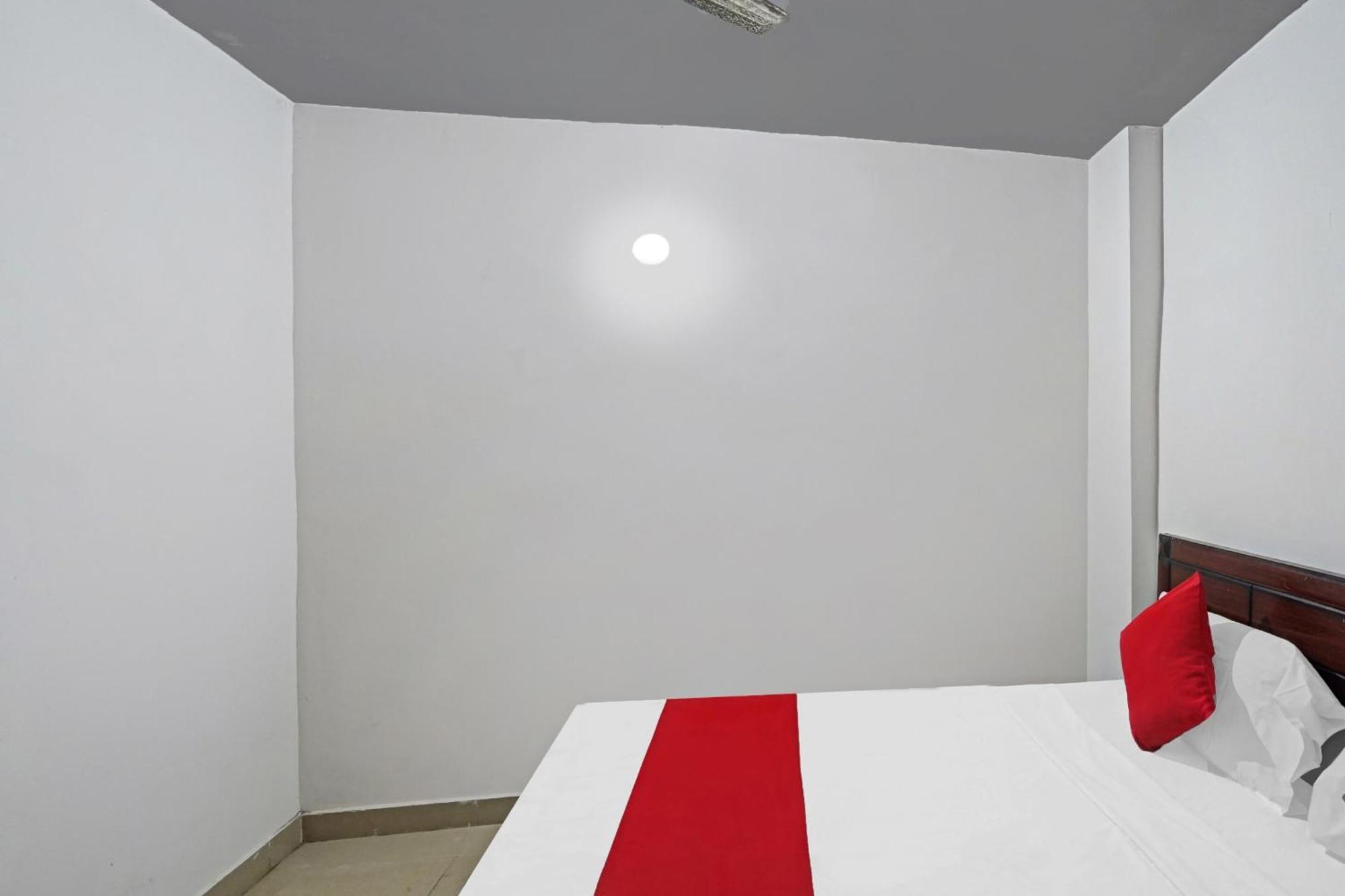 O Sunrise Near Select Citywalk Mall 3* New Delhi
